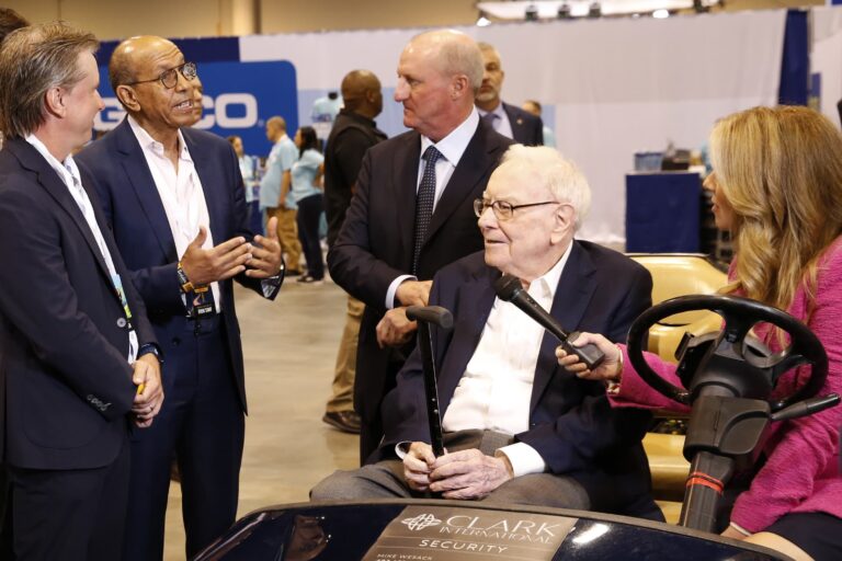 Berkshire Hathaway Shares Dip Following Sharp Q4 Earnings Decline and Abel’s Unchanged Capital Strategy