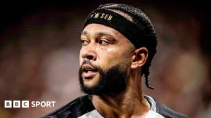 Memphis Depay Clarifies Mobile Phone Use on Corinthians Bench Amidst Injury Concerns and International Break Preparations