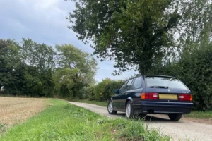 Restoring the Icon A Comprehensive Evaluation and Comparative Analysis of the BMW E30 325i Touring