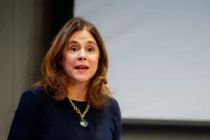 Dallas Federal Reserve President Lorie Logan Advocates for Immediate Rate Hike Amid Persistent Inflation Concerns.