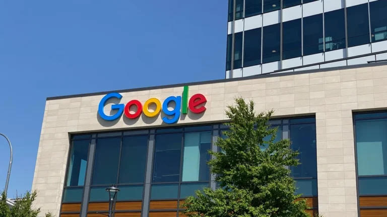 Google Leverages Strategic Travel Partnerships with IHG and Booking Holdings to Demonstrate the Convergence of AI Search and Cloud Services