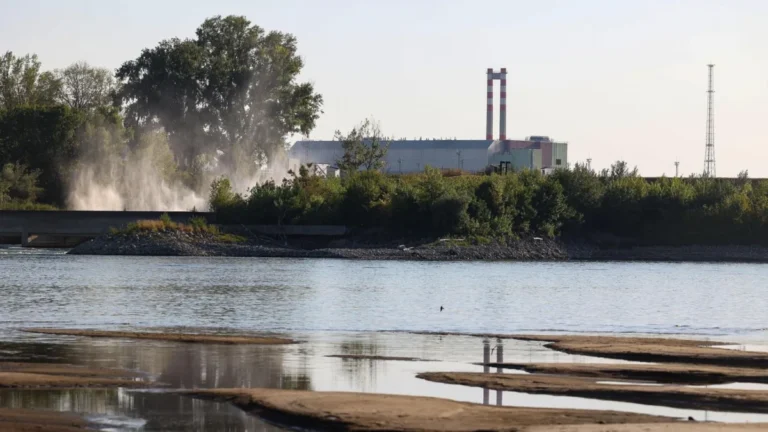 Hungary’s Nuclear Plant Forced to Shut Amidst Danube’s Record Lows, Sparking European Energy Crisis