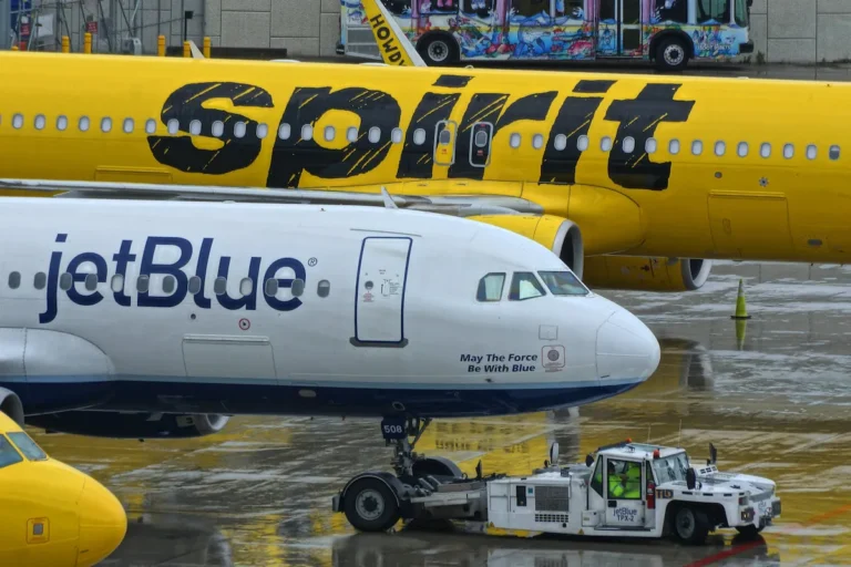 JetBlue Secures Spirit Airlines Slots at New York LaGuardia Airport in 58.5 Million Dollar Bankruptcy Auction Win