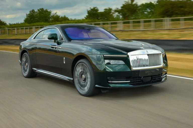 Rolls-Royce Spectre Interior and Technology Review: A Detailed Analysis of the Electric Grand Tourer’s Cabin Innovation and Heritage Craftsmanship