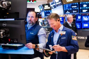 Small-Cap U.S. Stocks Mark Decades-Best First Half, Fueled by AI Infrastructure Boom and Broadening Economic Optimism